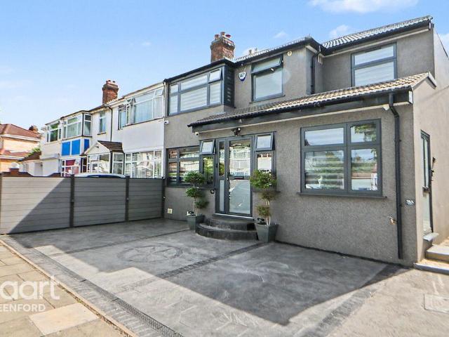 House for sale in London Borough of Ealing, Perivale