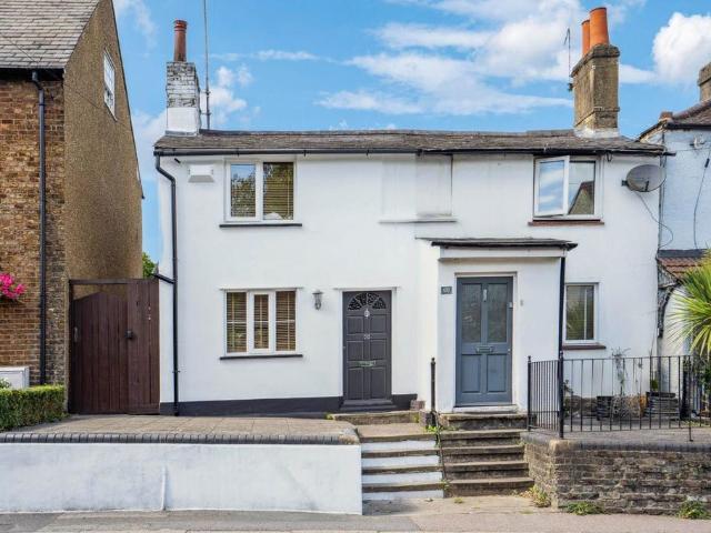 House for sale in Connaught Park, Bushey
