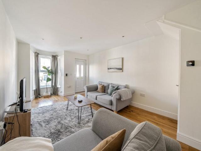 House for sale in London Borough of Lewisham, Greater London
