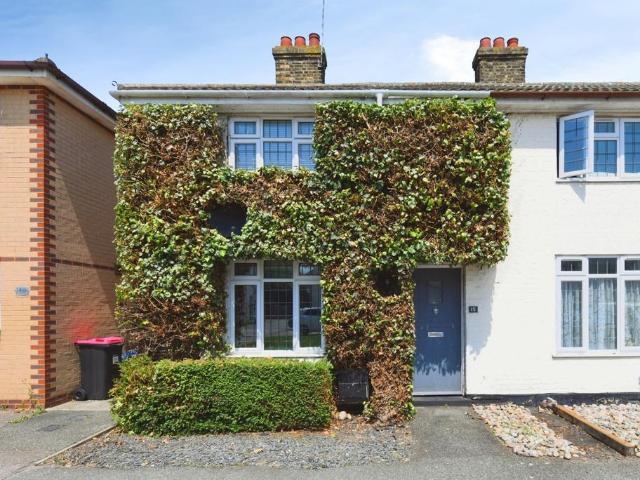 House for sale in North Shoebury, Alton Barnes