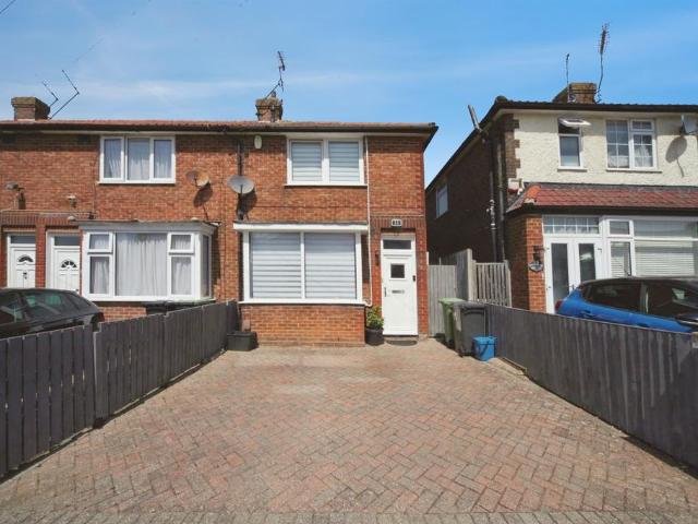 House for sale in Spring Park, Luton