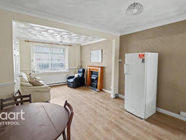 House for sale in Pontnewynydd, Griffithstown
