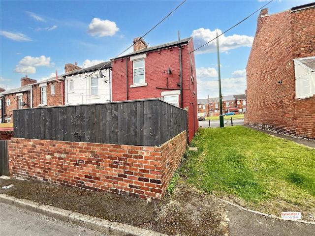 House for sale in Quaking Houses, Stanley