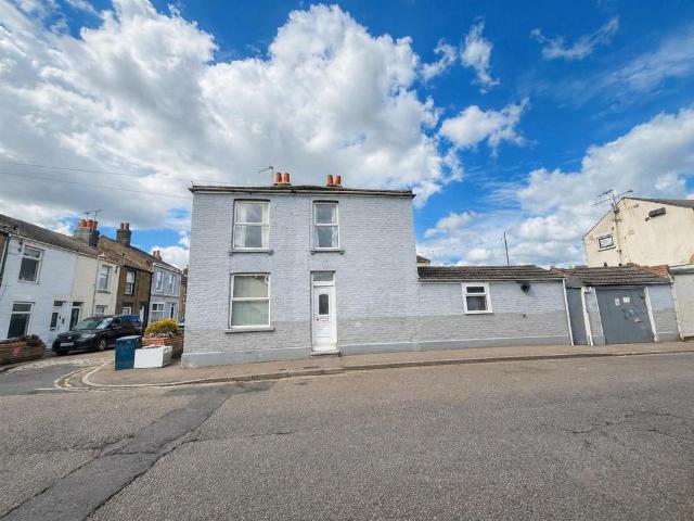 House for sale in Sheerness, Oad Street
