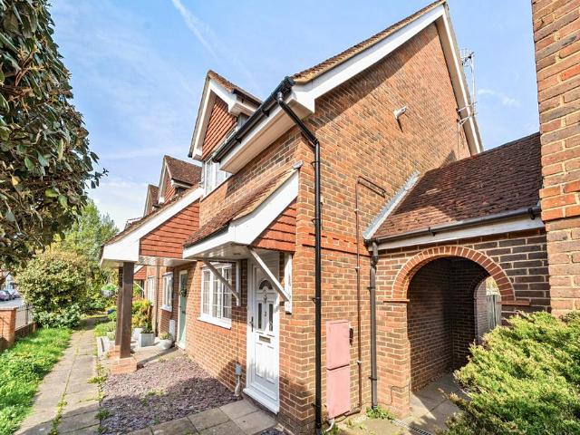 House for sale in Hillview, Surrey