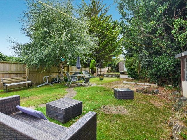 House for sale in Westfield, Guiseley