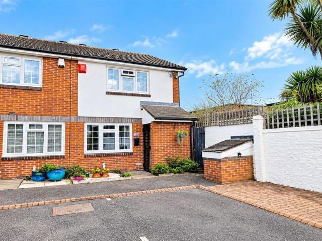 House for sale in London Borough of Lewisham, Greater London