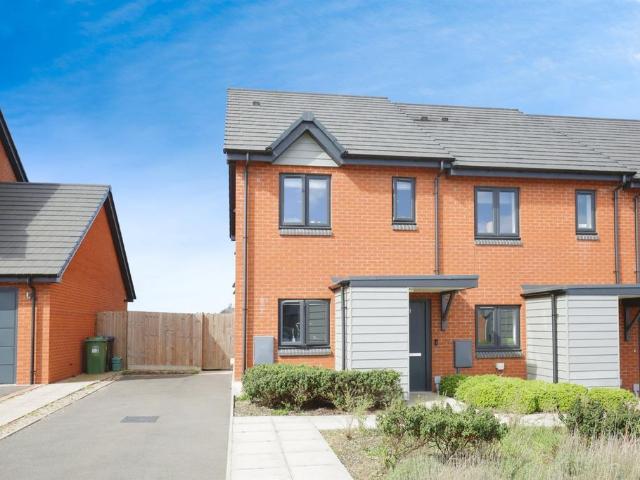House for sale in Green Close, Warwickshire