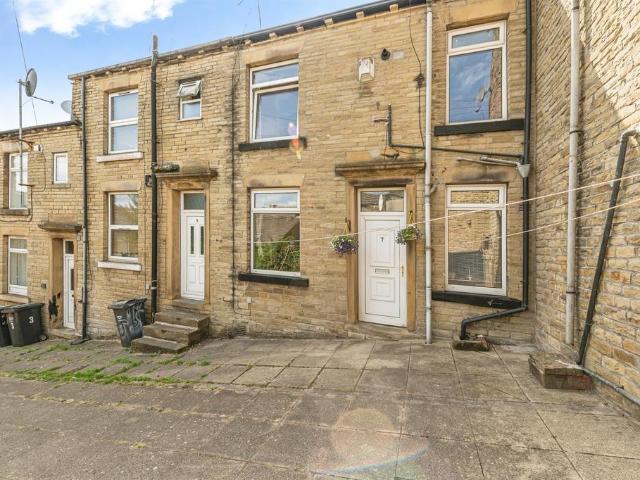 House for sale in Brookfoot, Rastrick