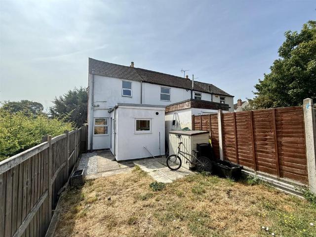 House for sale in Chequers, Gloucester
