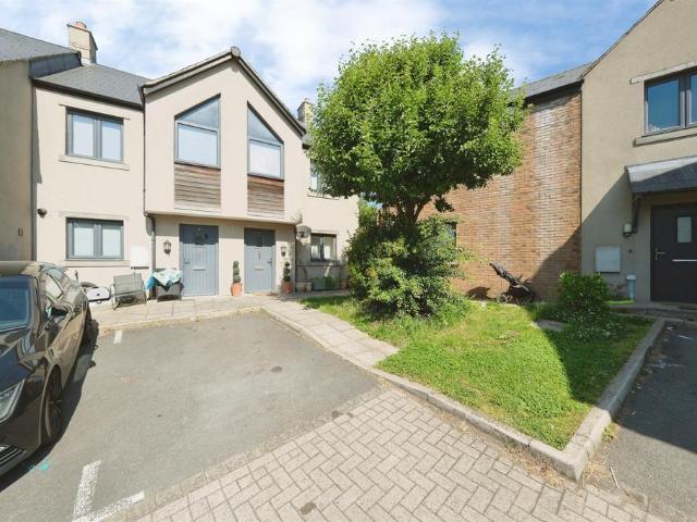 House for sale in Froggatt, East Midlands