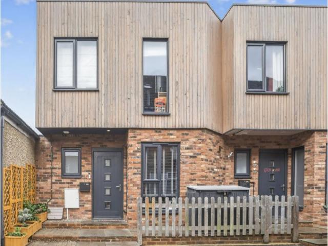 House for sale in London Borough of Croydon, Selsdon