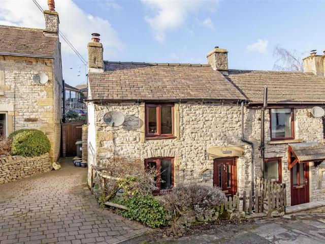 House for sale in Froggatt, East Midlands