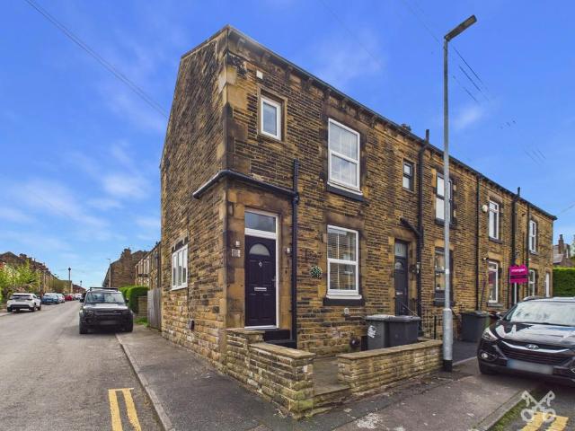 House for sale in Tingley, West Yorkshire