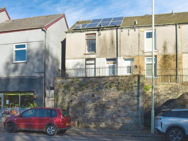 House for sale in Pentre, Ton Pentre