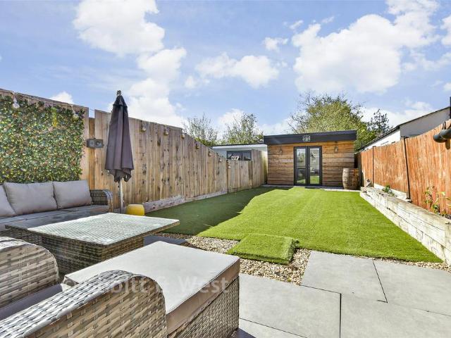 House for sale in Burgh Heath, Reigate and Banstead