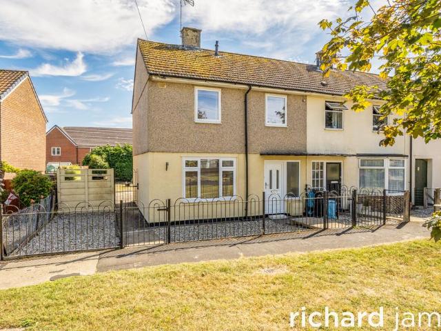 House for sale in Penhill, Swindon