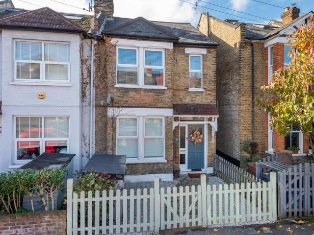House for sale in London Borough of Merton, Raynes Park