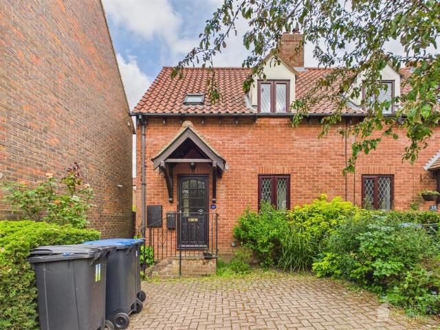 House for sale in Roydon, Epping
