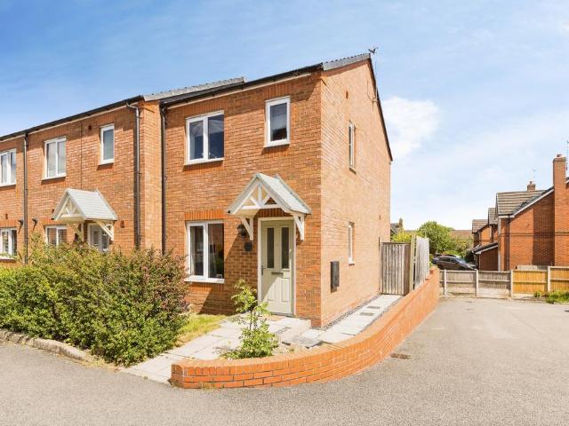 House for sale in Pen-y-ffordd, Wales