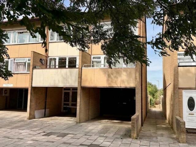 House for sale in Fishermead, Milton Keynes