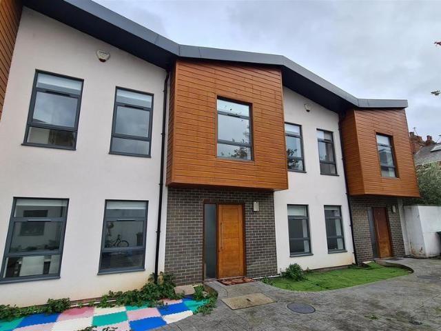 House for sale in Greater London