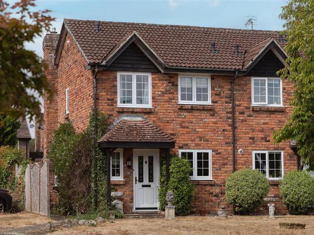 House for sale in Hillview, Surrey