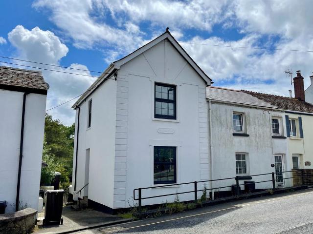 House for sale in St. Mewan, Sticker