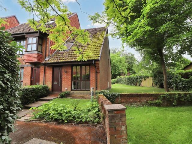 House for sale in Horsell, Woking