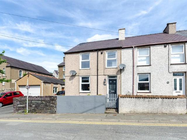 House for sale in Llanllyfni, Talysarn