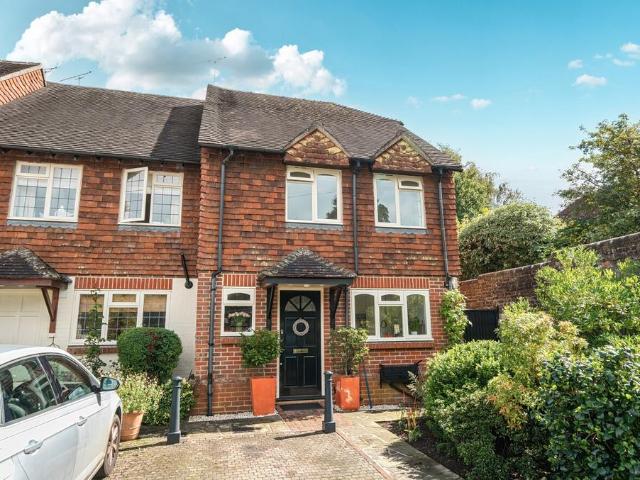 House for sale in Fole, Surrey
