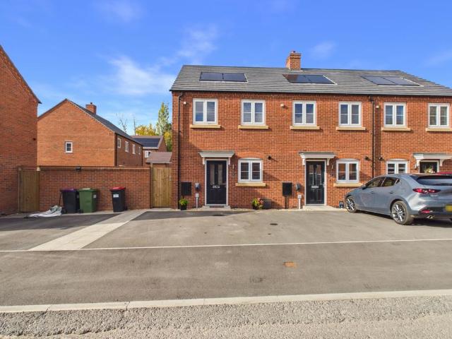 House for sale in Woodside, Madeley