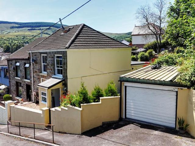 House for sale in Ystrad, Gelli