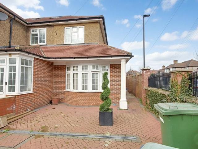 House for sale in Freezywater, Greater London