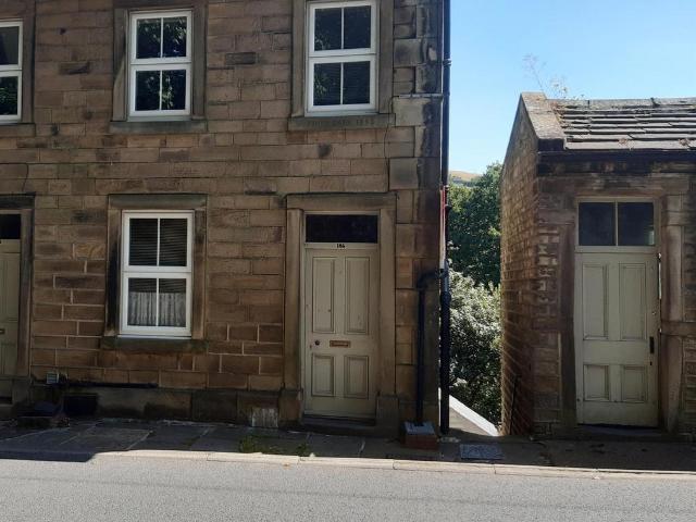 House for sale in Hinchliffe Mill, West Yorkshire