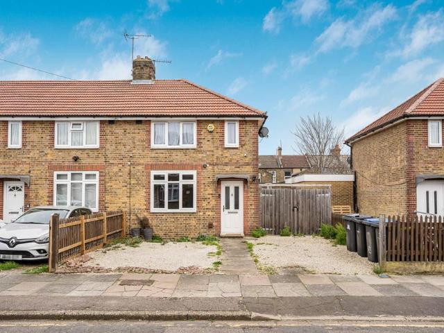 House for sale in Upper Edmonton, Greater London