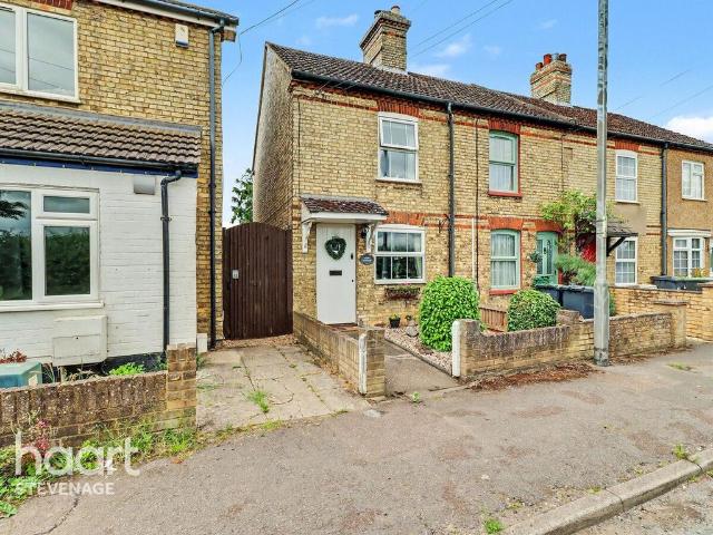 House for sale in Henlow, Bedfordshire