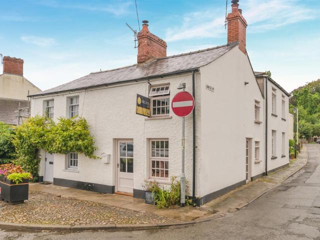 House for sale in Llanbadoc, Wales