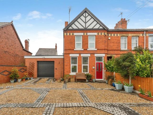 House for sale in Mold