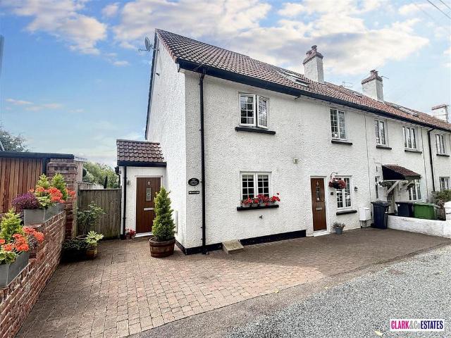 House for sale in Clyst St. George, Budlake
