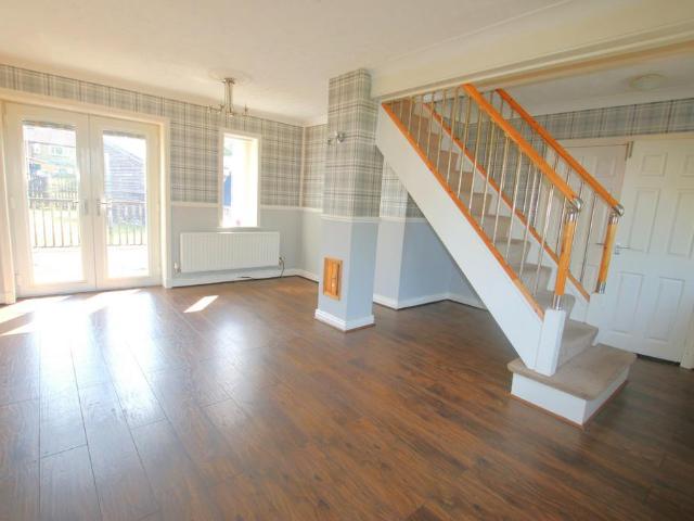 House for sale in Queen's Park, Guide