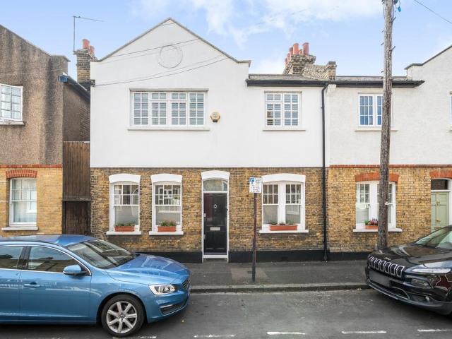 House for sale in East Greenwich, Greater London