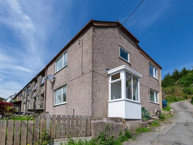 House for sale in Llanllyfni, Talysarn