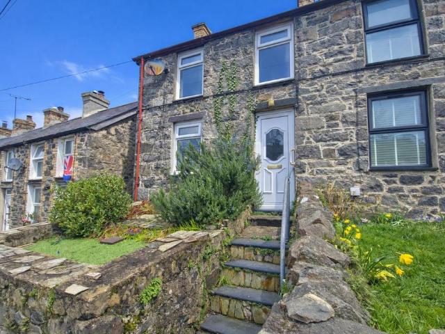 House for sale in Efailnewydd, Wales