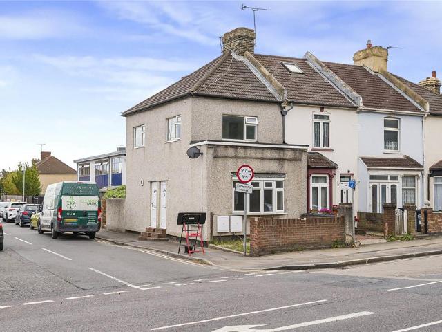 House for sale in Stone, Monks Orchard
