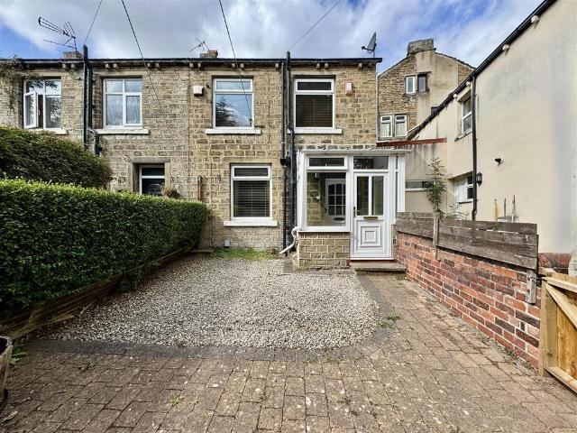 House for sale in Almondbury, West Yorkshire