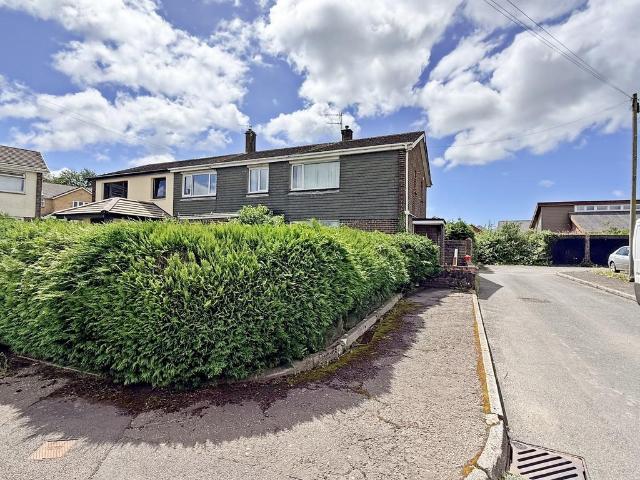 House for sale in Llanharry