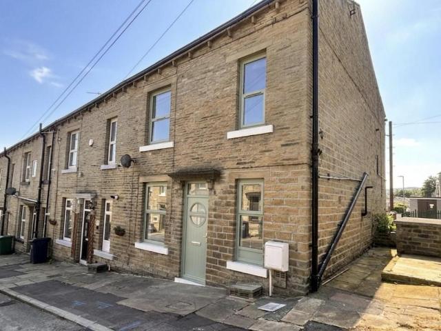 House for sale in Willowfield, Sowerby Bridge