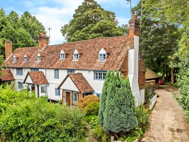 House for sale in The Butts, Kent