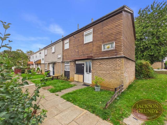 House for sale in Thorplands, Northampton